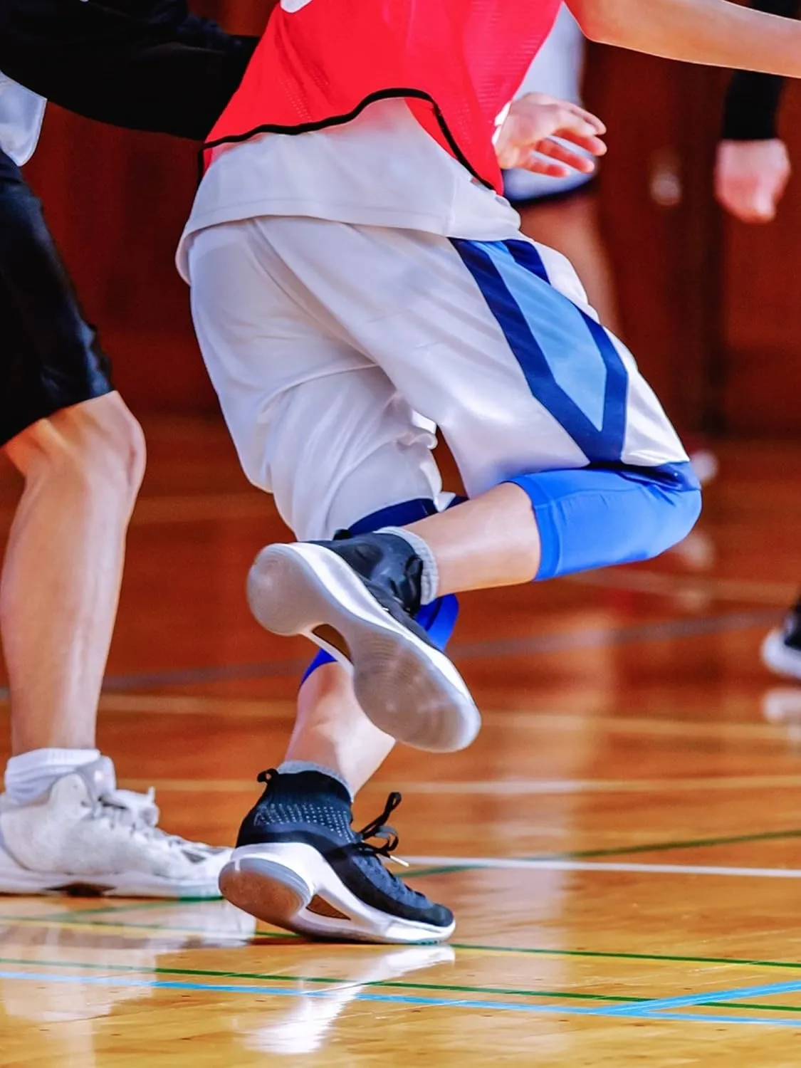 DEVOROPA Youth Boys' Compression Pants with Knee Pads 3/4 Basketball Athletic Tights Quick Dry Sports Workout Leggings